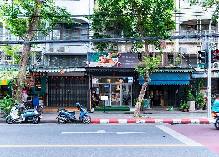 Bao The Giant Swing - เสาชิงช้า ศาลเจ้าพ่อเสือ 1 Bangkok